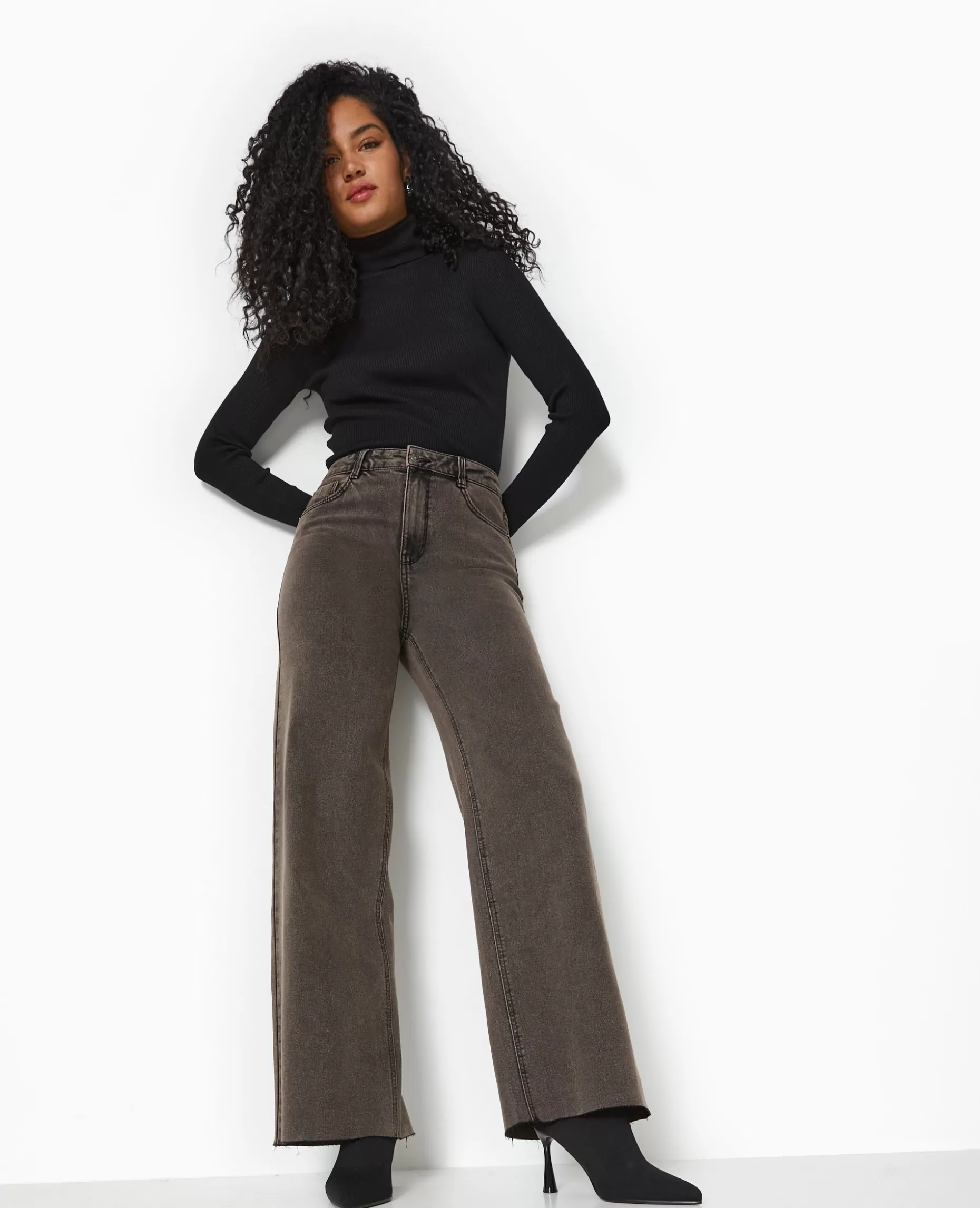 Fashion Pimkie Jean Wide Taille Haute Avec Bas Coupés - marron