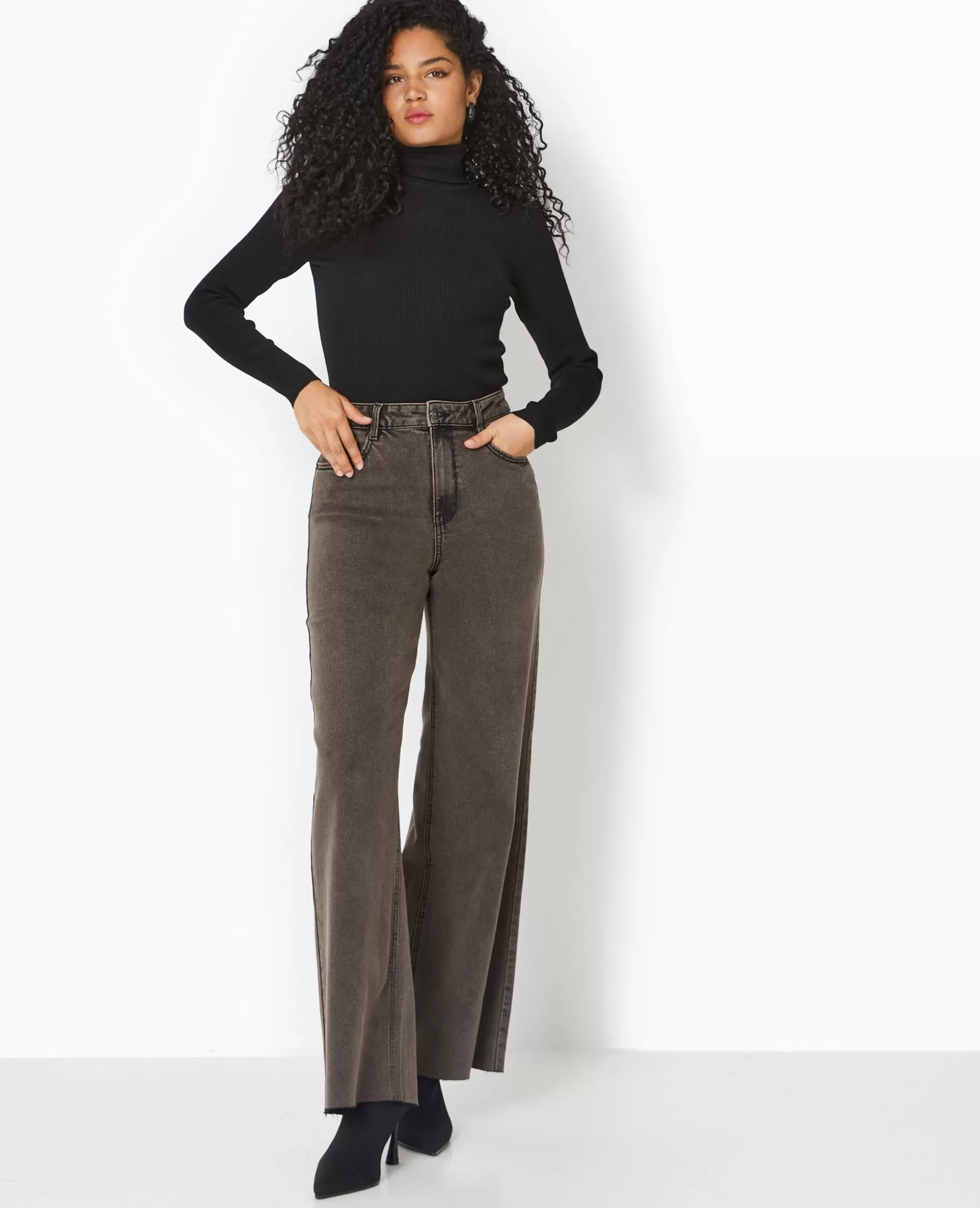 Fashion Pimkie Jean Wide Taille Haute Avec Bas Coupés - marron
