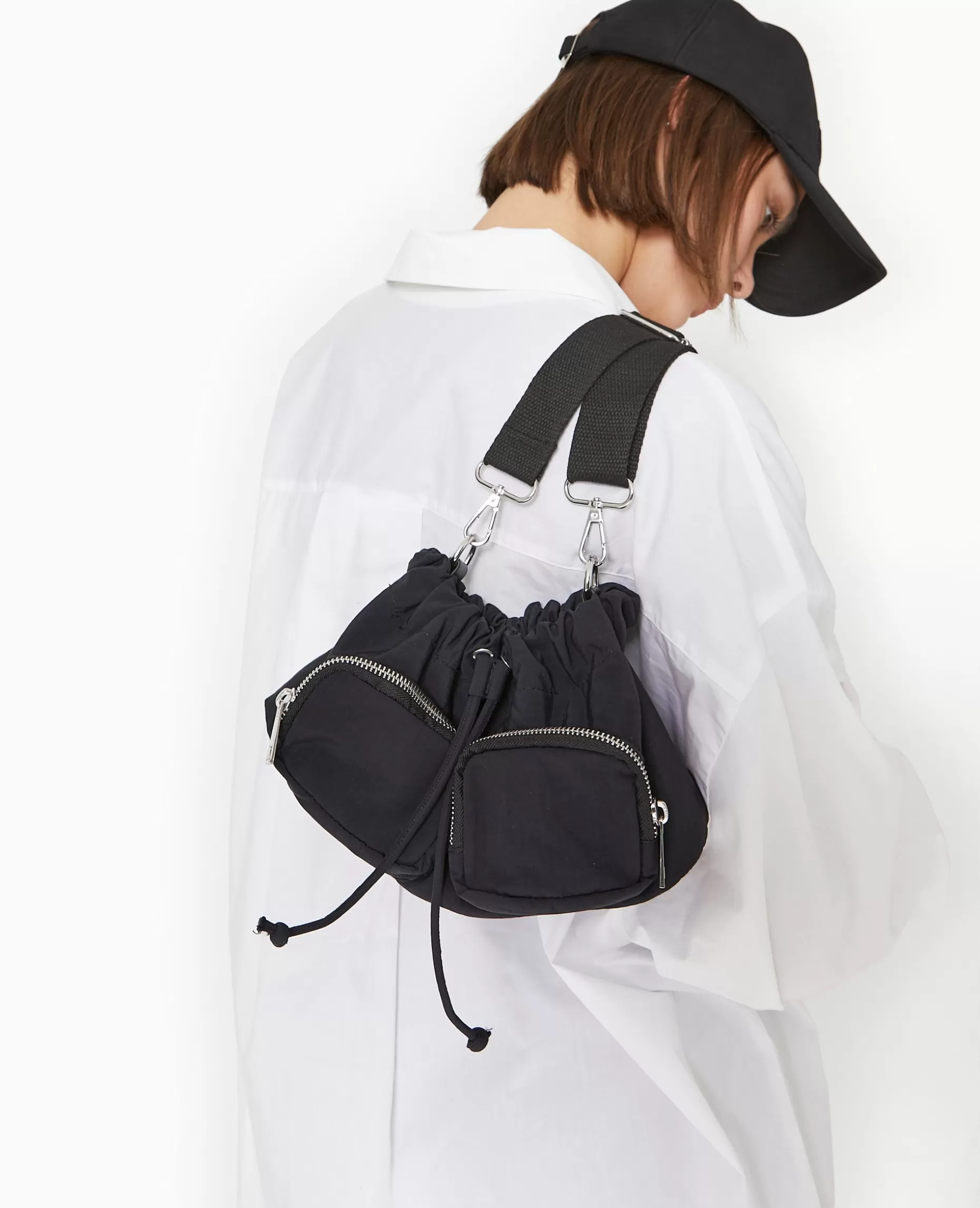 Sale Pimkie Sac Souple En Nylon Avec Poches Et Lien Coulissant - noir