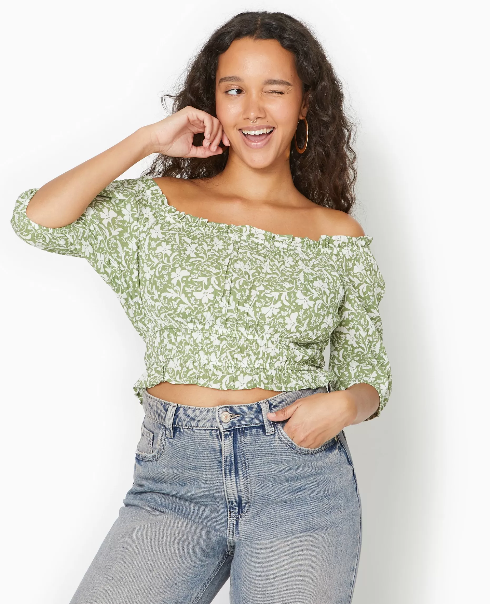 Shop Pimkie Top Court Encolure Bardot Motif Fleurs - vert